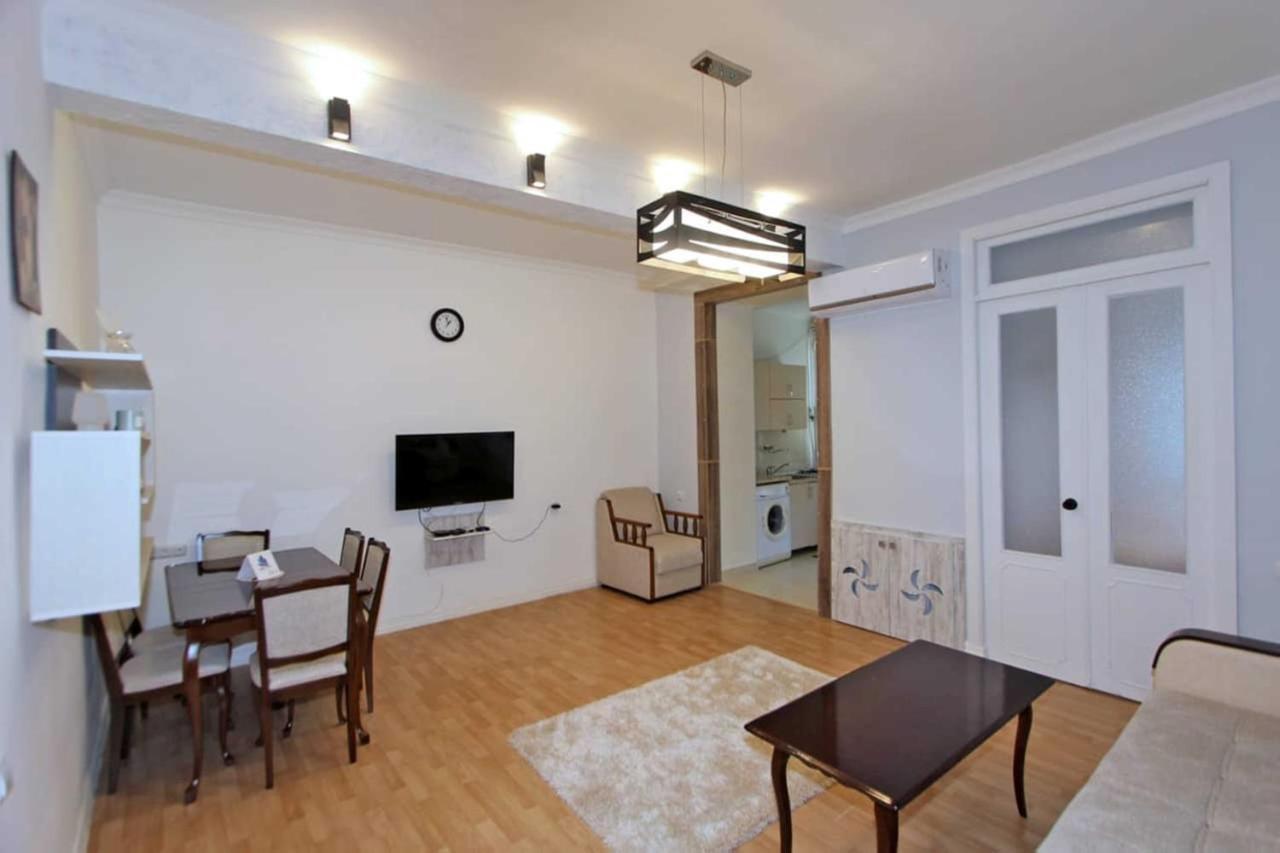 Sunny Apartment In The Center Jerevan Buitenkant foto