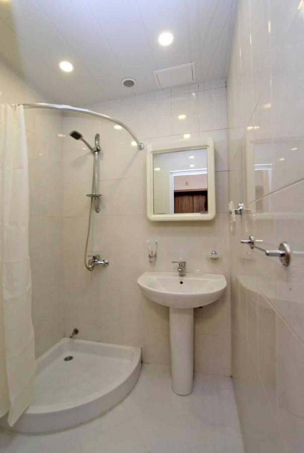 Sunny Apartment In The Center Jerevan Buitenkant foto